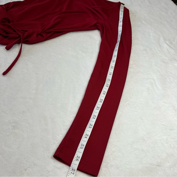 Scoop Neck Ruched Side Crop Tee Burgundy Large - Picture 7 of 11